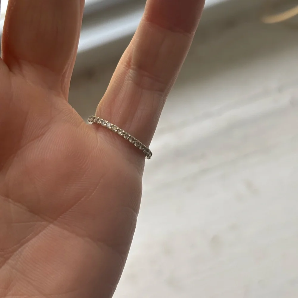 Mejuri Diamond Eternity Band - Picture 4 of 7